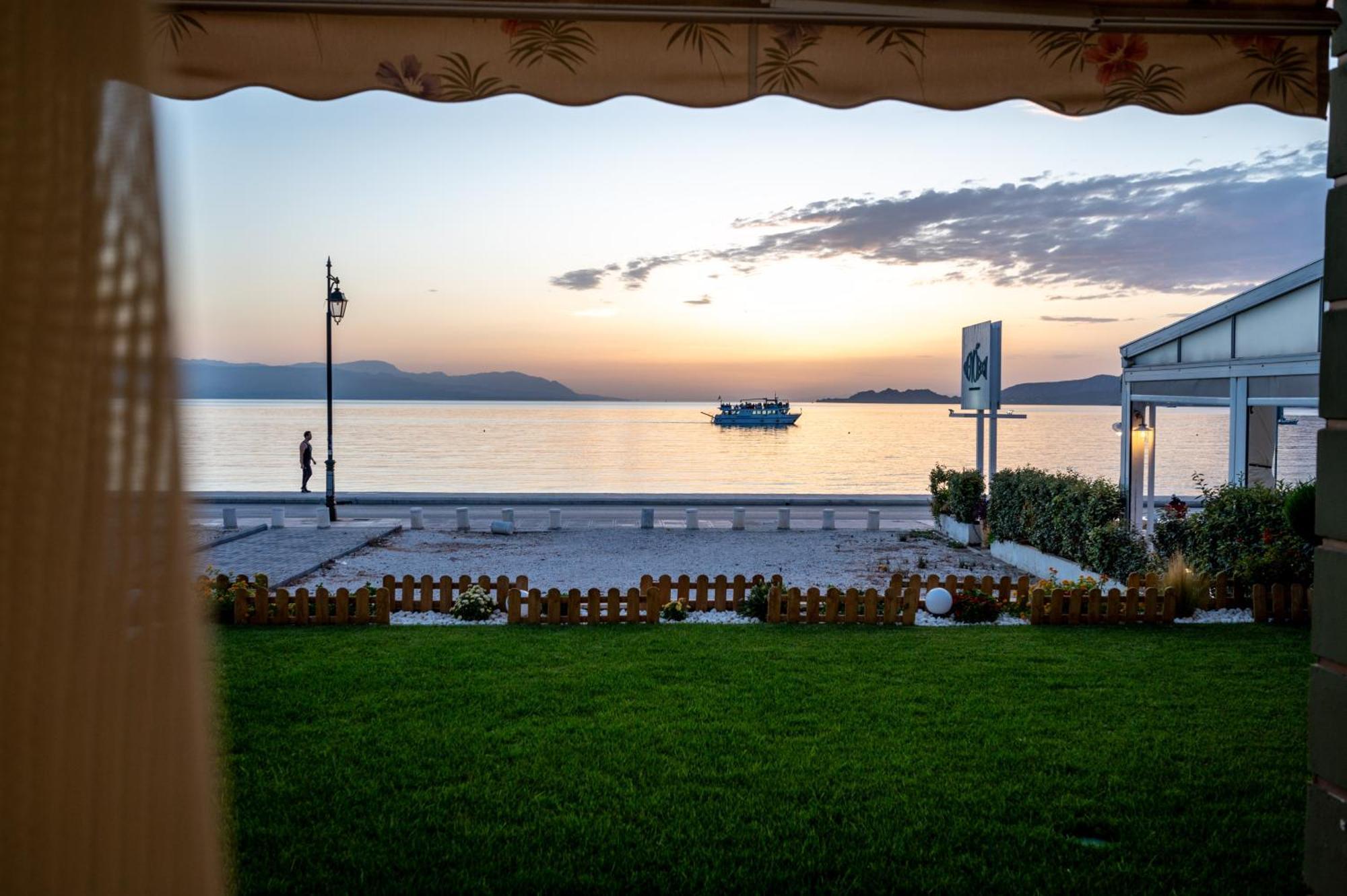 Апартаменты Loutraki Sea Sunset Экстерьер фото