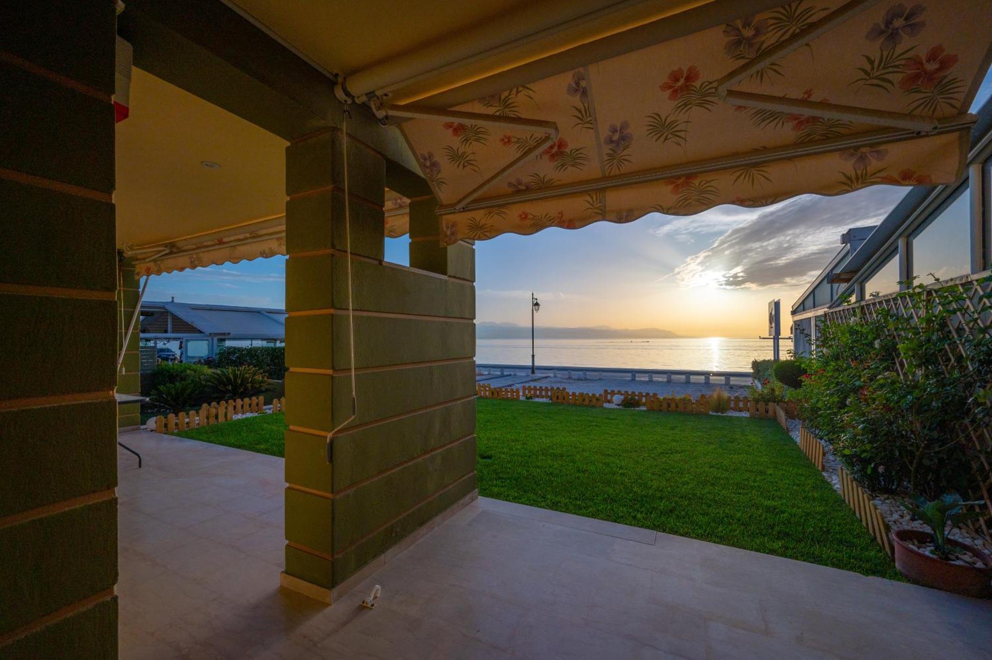 Апартаменты Loutraki Sea Sunset Экстерьер фото